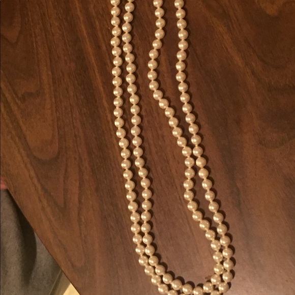 Pearl Necklace Set - Picture 2 of 3